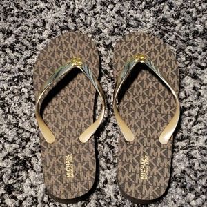 Michael kors flip flops